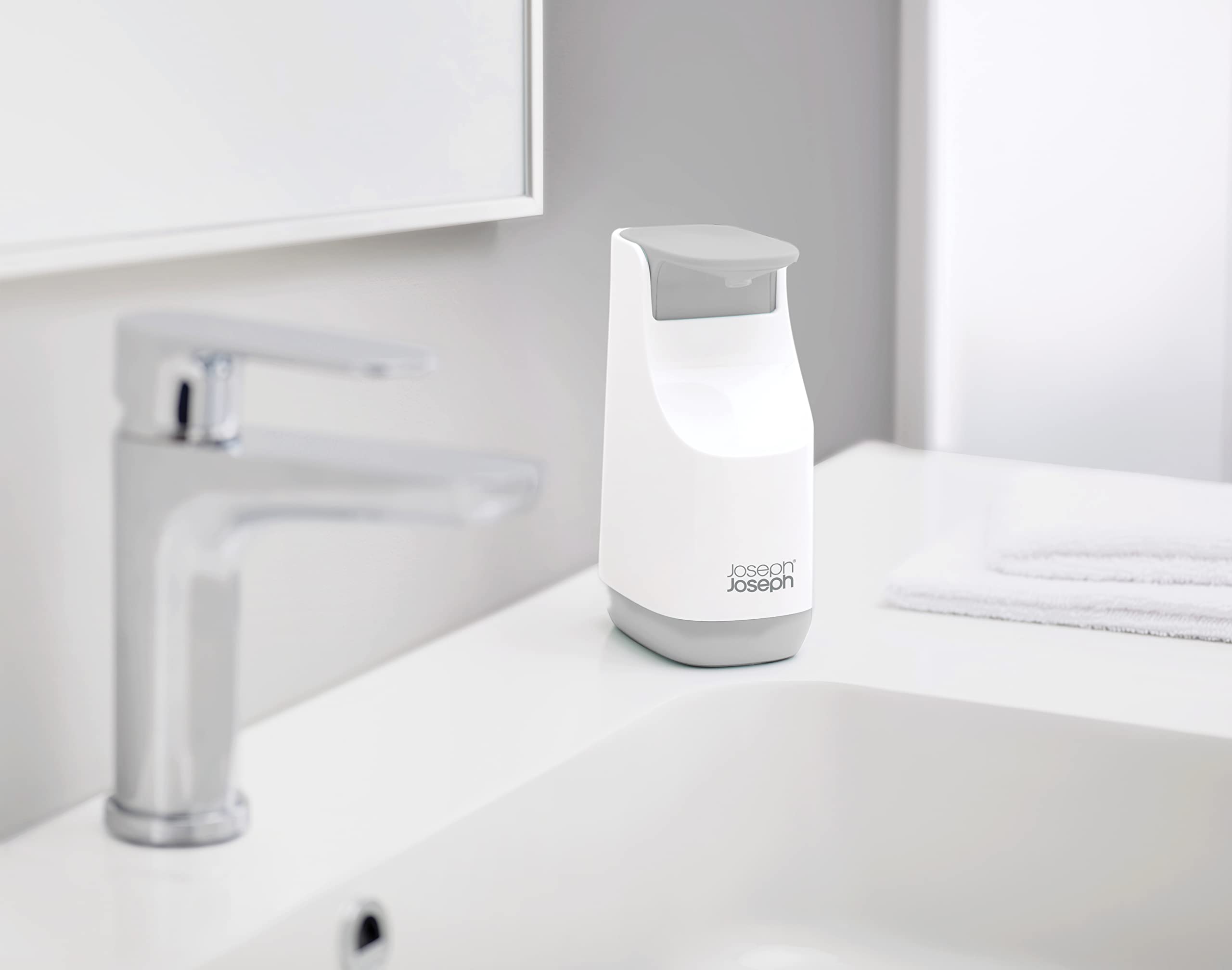 joseph-joseph-slim-dispenser-di-sapone-compatto-salvaspazio-grigio-bianco-9-1-x- image 5