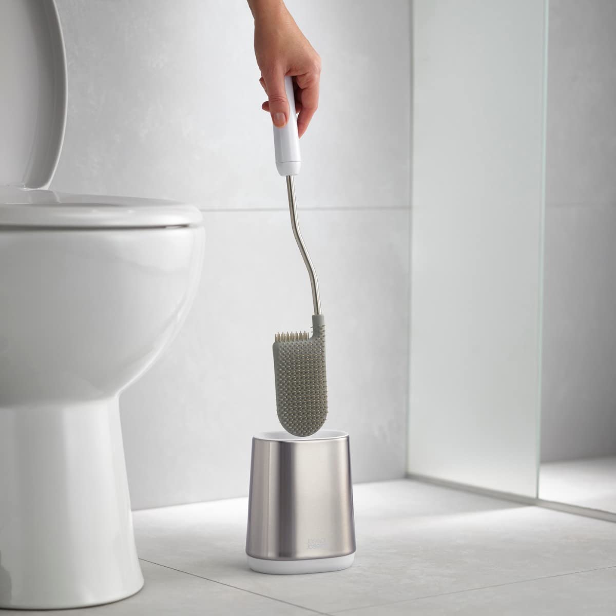 joseph-joseph-flex-lite-portascopino-igienico-da-bagno-sottile-con-testa-flessib image 4