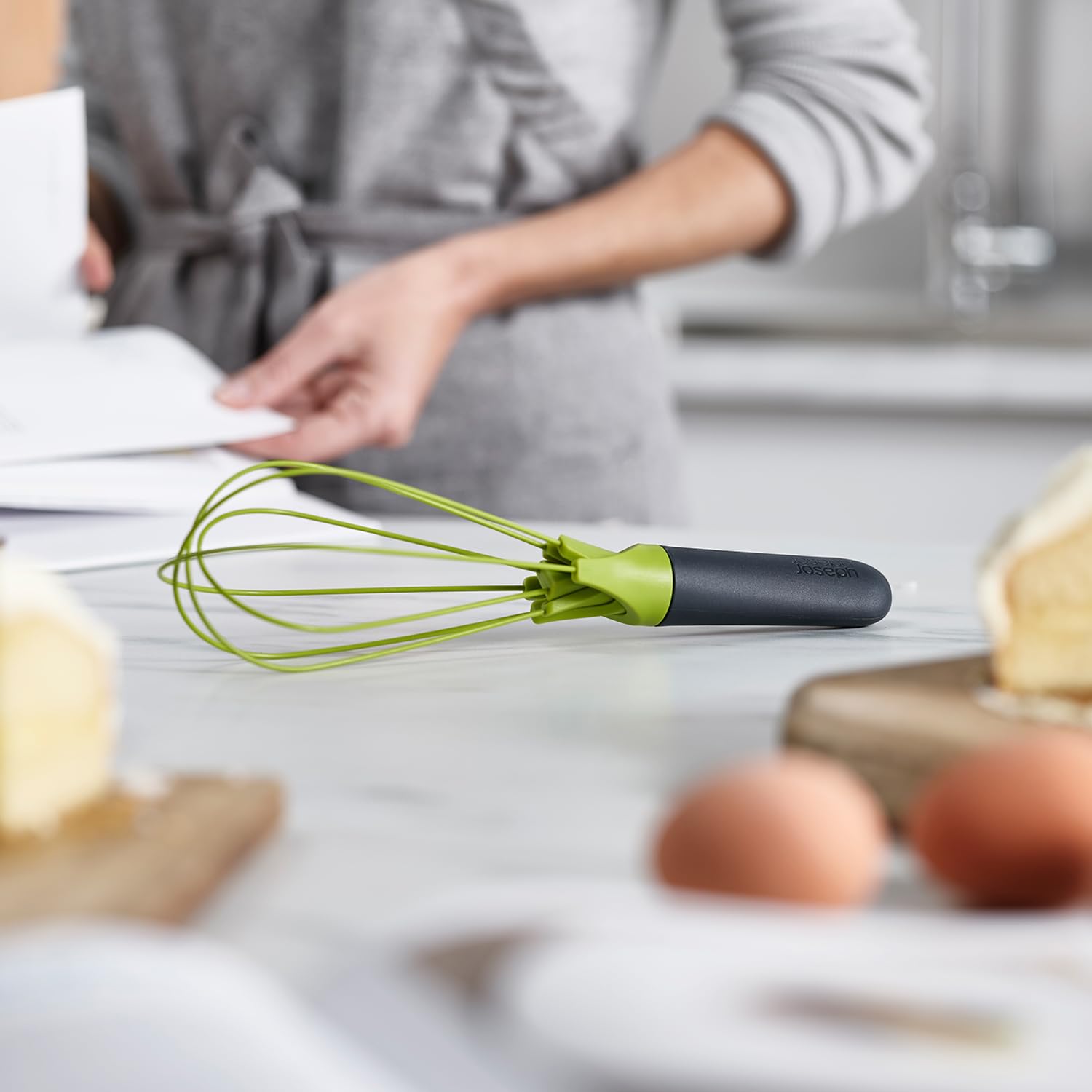 joseph-joseph-twist-whisk-2-in-1-frusta-piatto-e-a-palloncino-in-silicone-adatta image 3