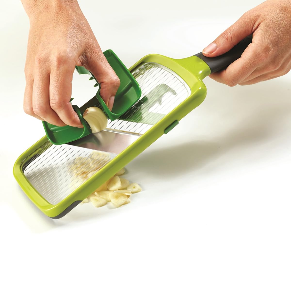 joseph-joseph-multi-grip-mandolina-manuale-regolabile-per-verdure-con-presa-di-p image 5