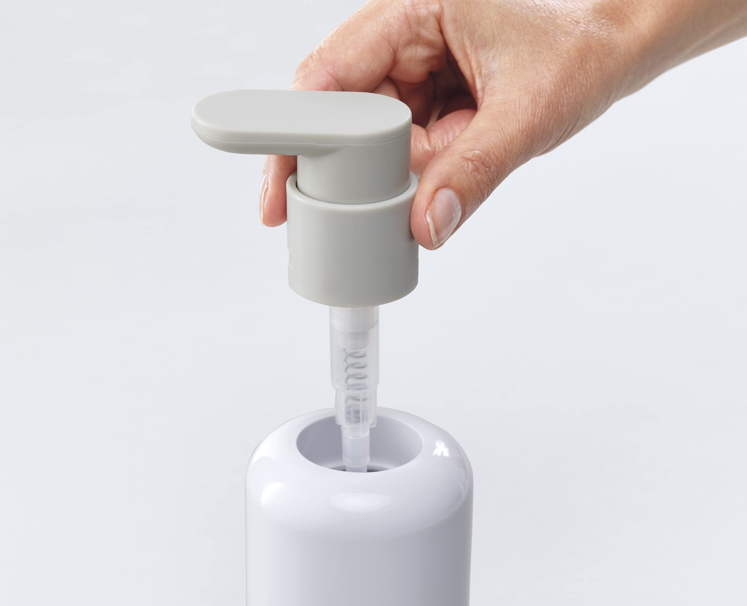 joseph-joseph-duo-dispenser-sapone-liquido-manuale-ricaricabile-300-ml-per-bagno image 5