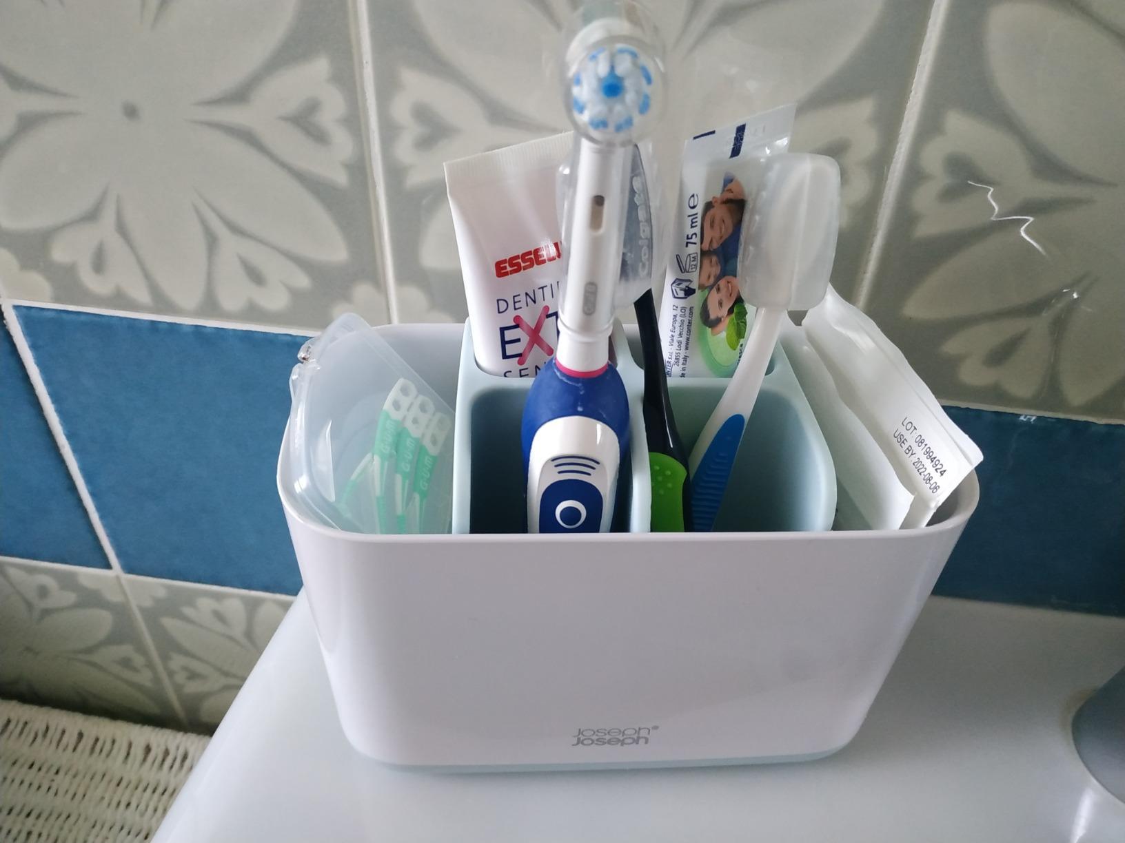 Ordine finale nel bagno di famiglia