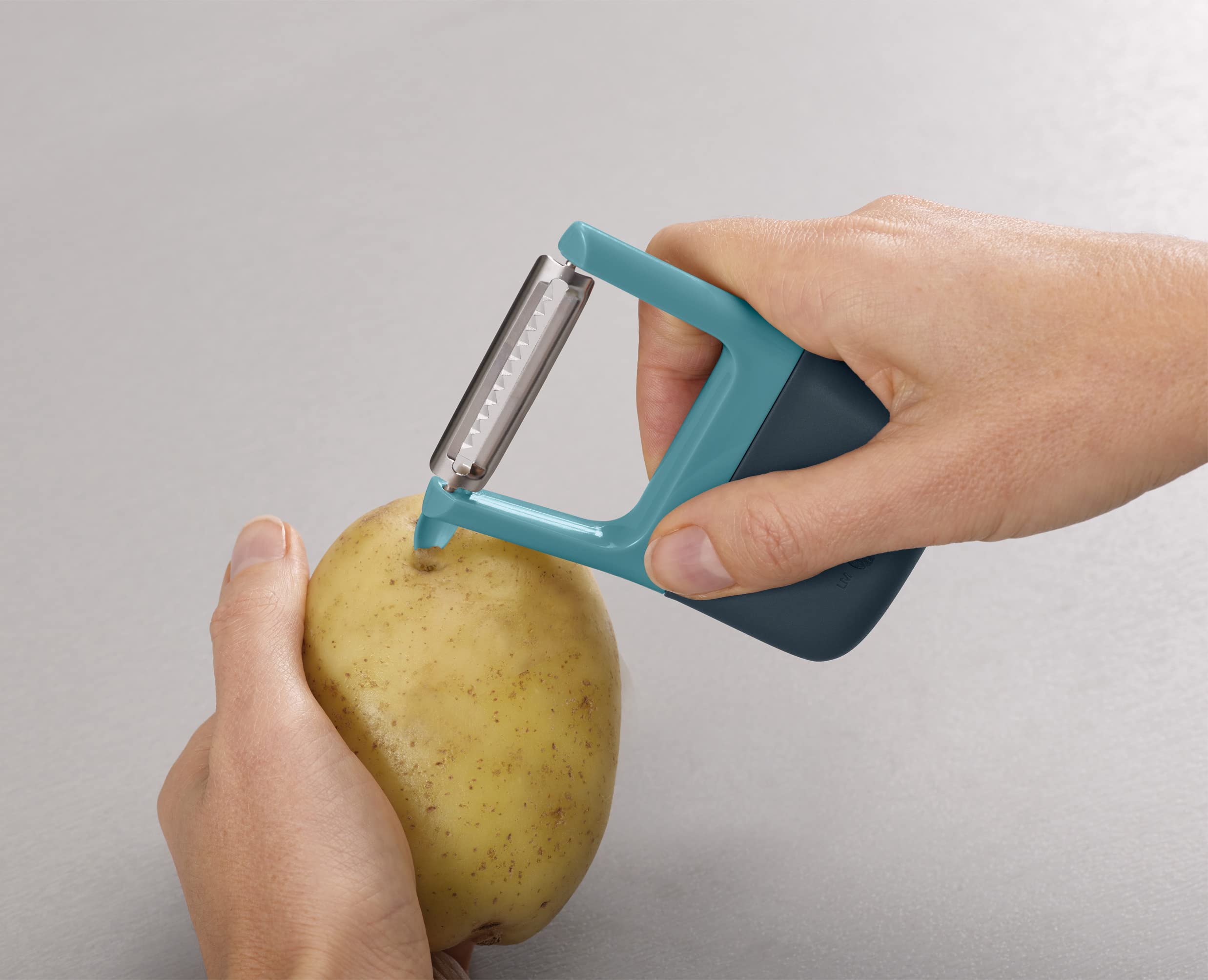 joseph-joseph-duo-pela-patate-e-verdure-julienne-multifunzione-con-impugnatura-e image 4