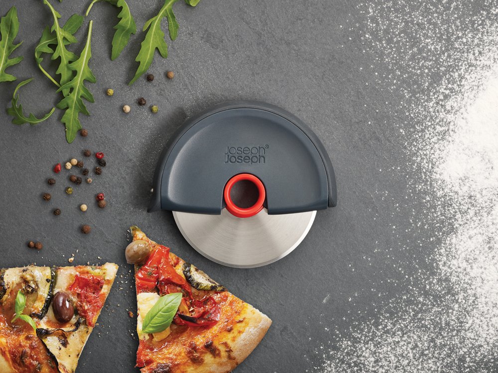 joseph-joseph-disc-tagliapizza-con-ruota-lama-in-acciaio-inossidabile-e-coprilam image 3