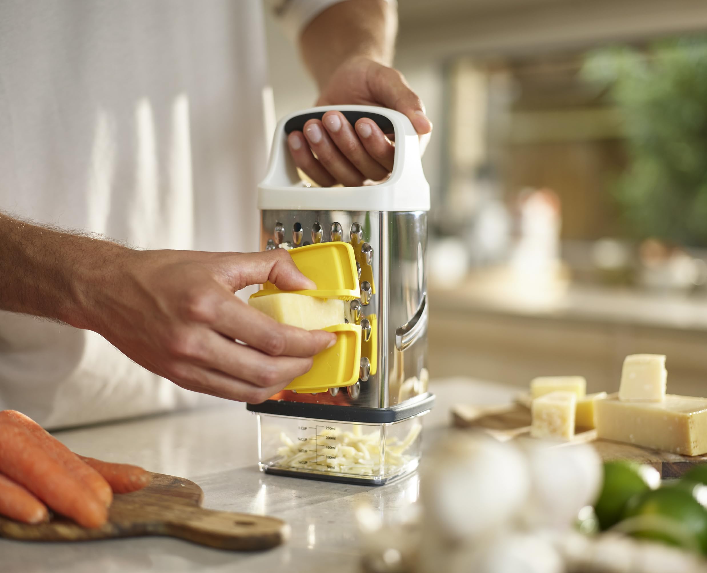 joseph-joseph-multi-grip-grattugia-mandolina-4-lati-in-acciaio-inox-con-contenit image 5