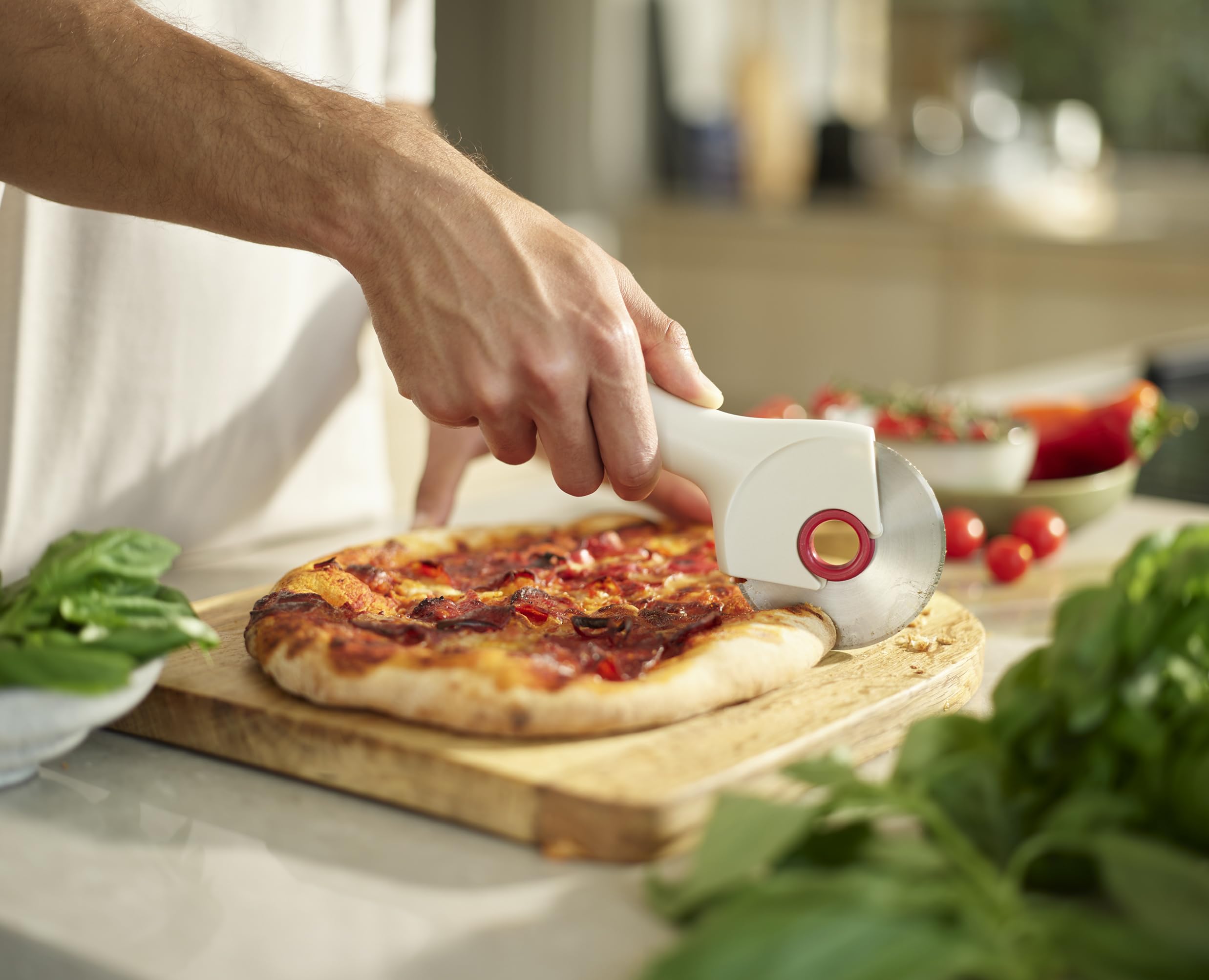 joseph-joseph-ringo-affettatrice-per-pizza-con-rotella-e-lama-rimovibile-in-acci image 5