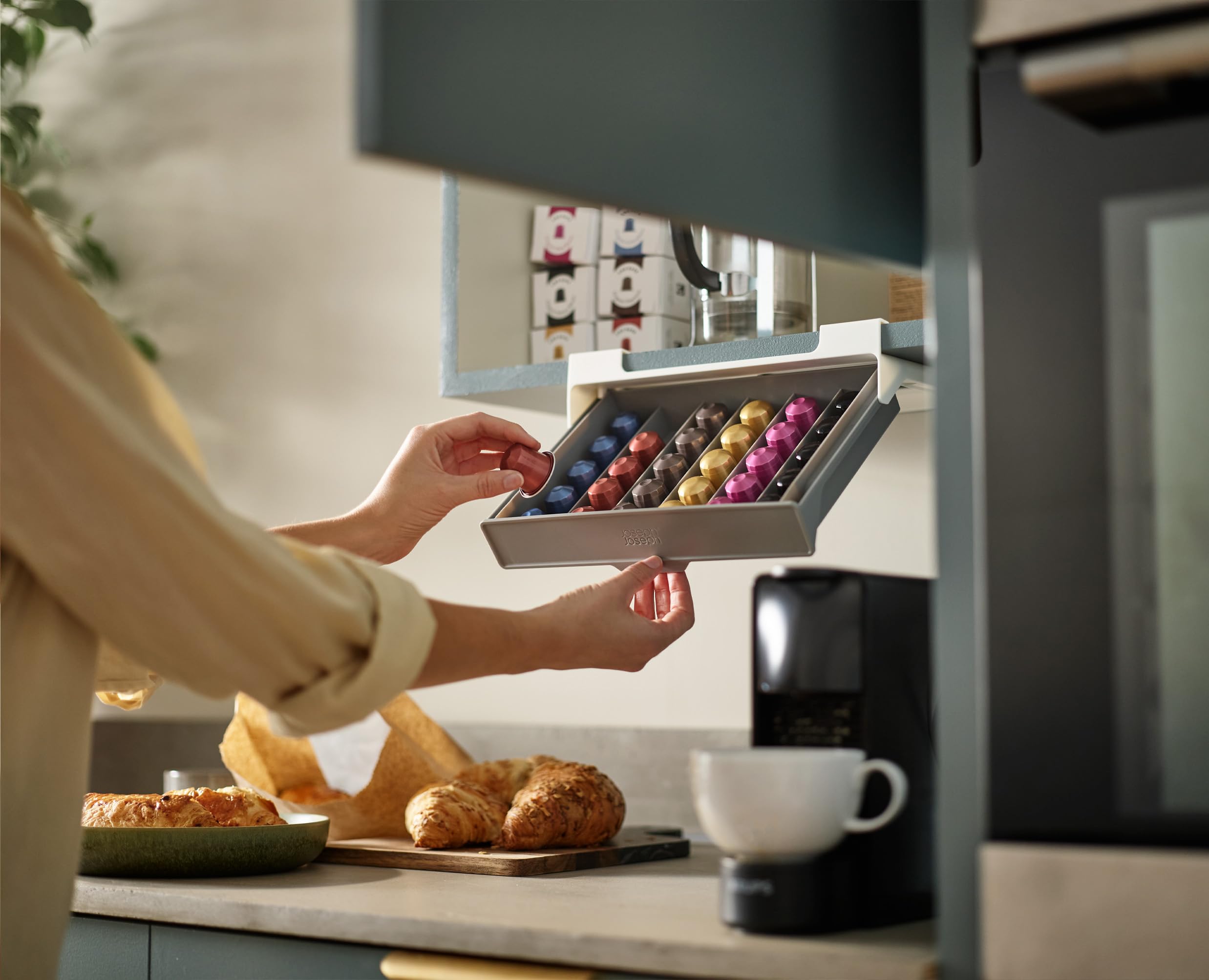 joseph-joseph-cupboardstore-cassetto-portacapsule-da-sottopiano-salvaspazio-per- image 2