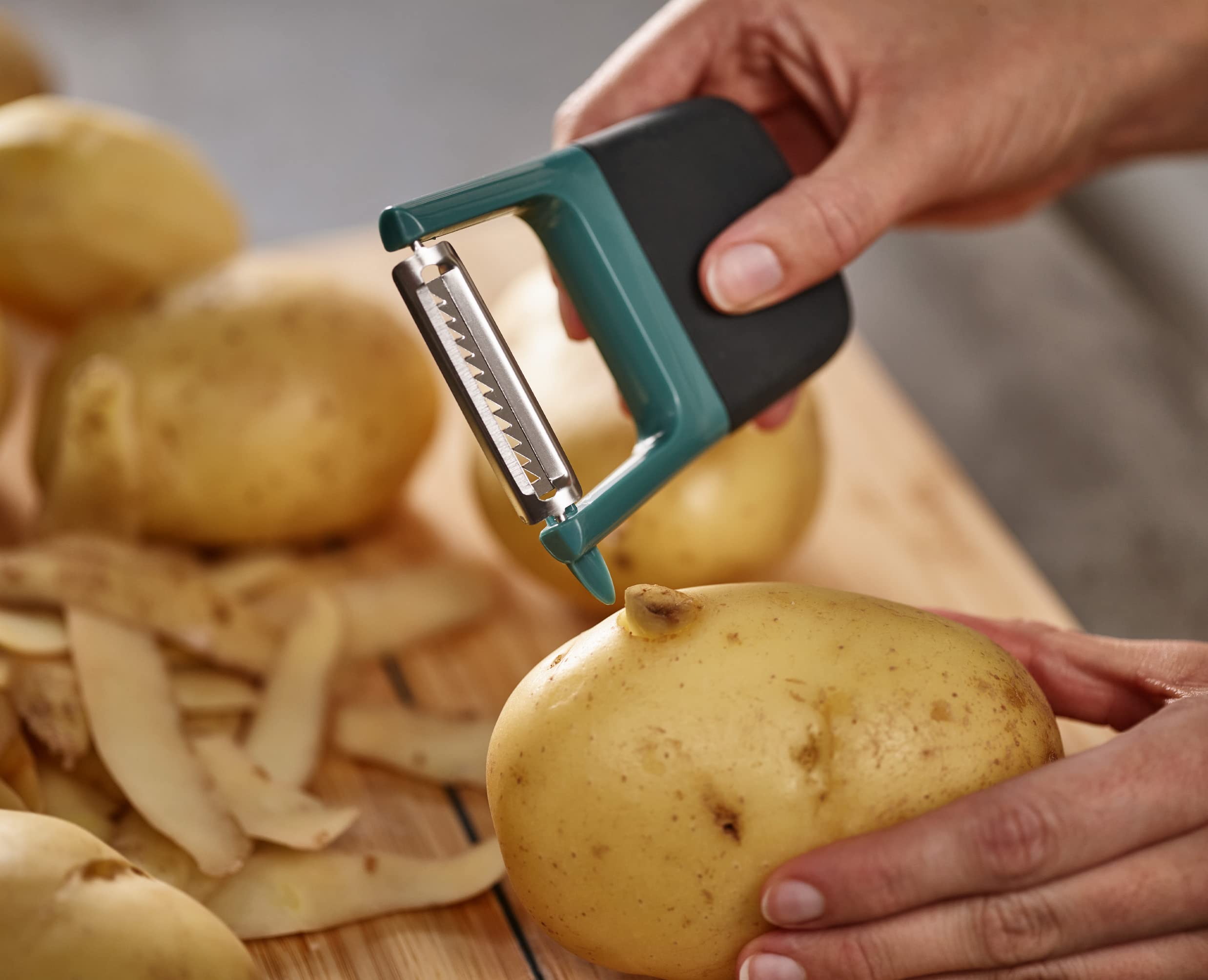 joseph-joseph-duo-pela-patate-e-verdure-julienne-multifunzione-con-impugnatura-e image 6