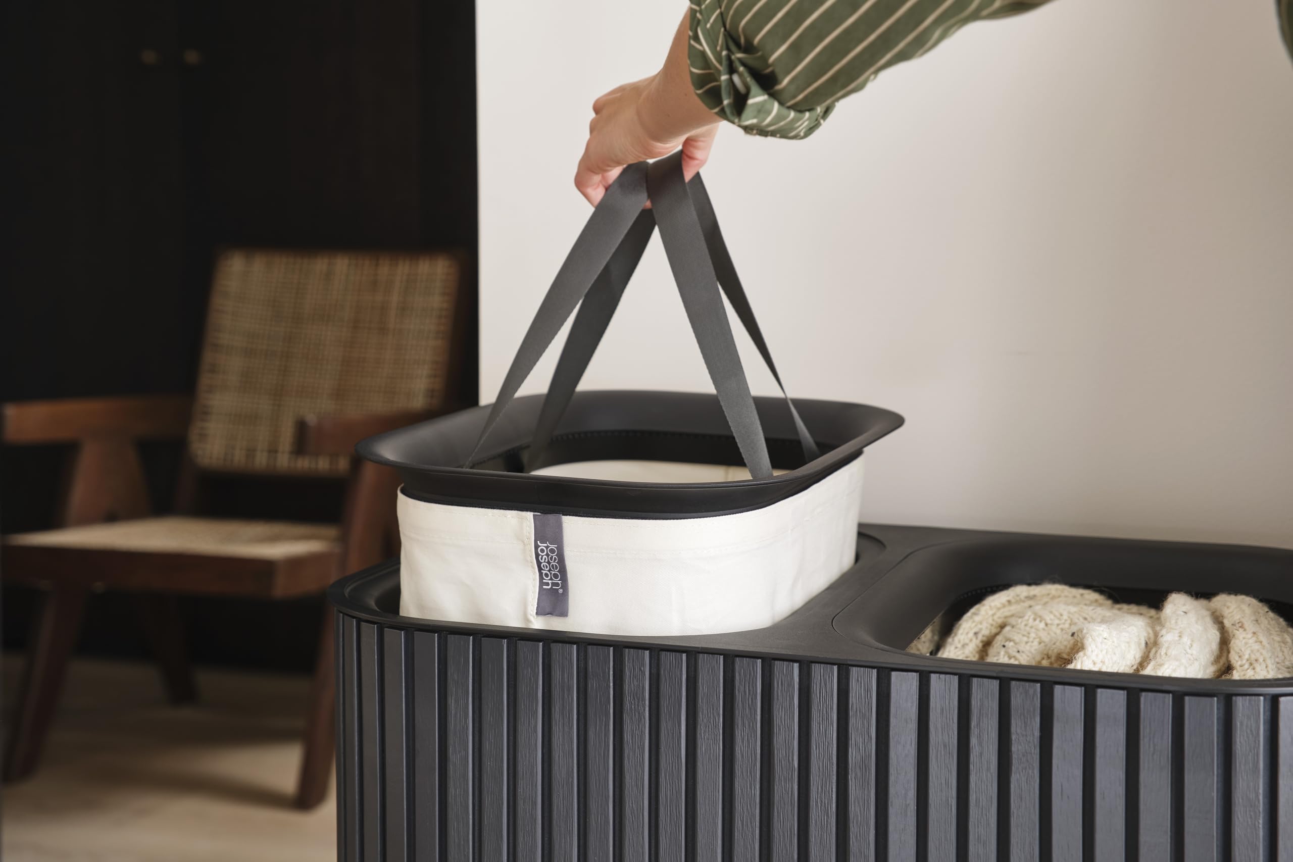 joseph-joseph-tota-luxe-90l-cesto-portabiancheria-2-scomparti-in-bamb-borse-tote image 6
