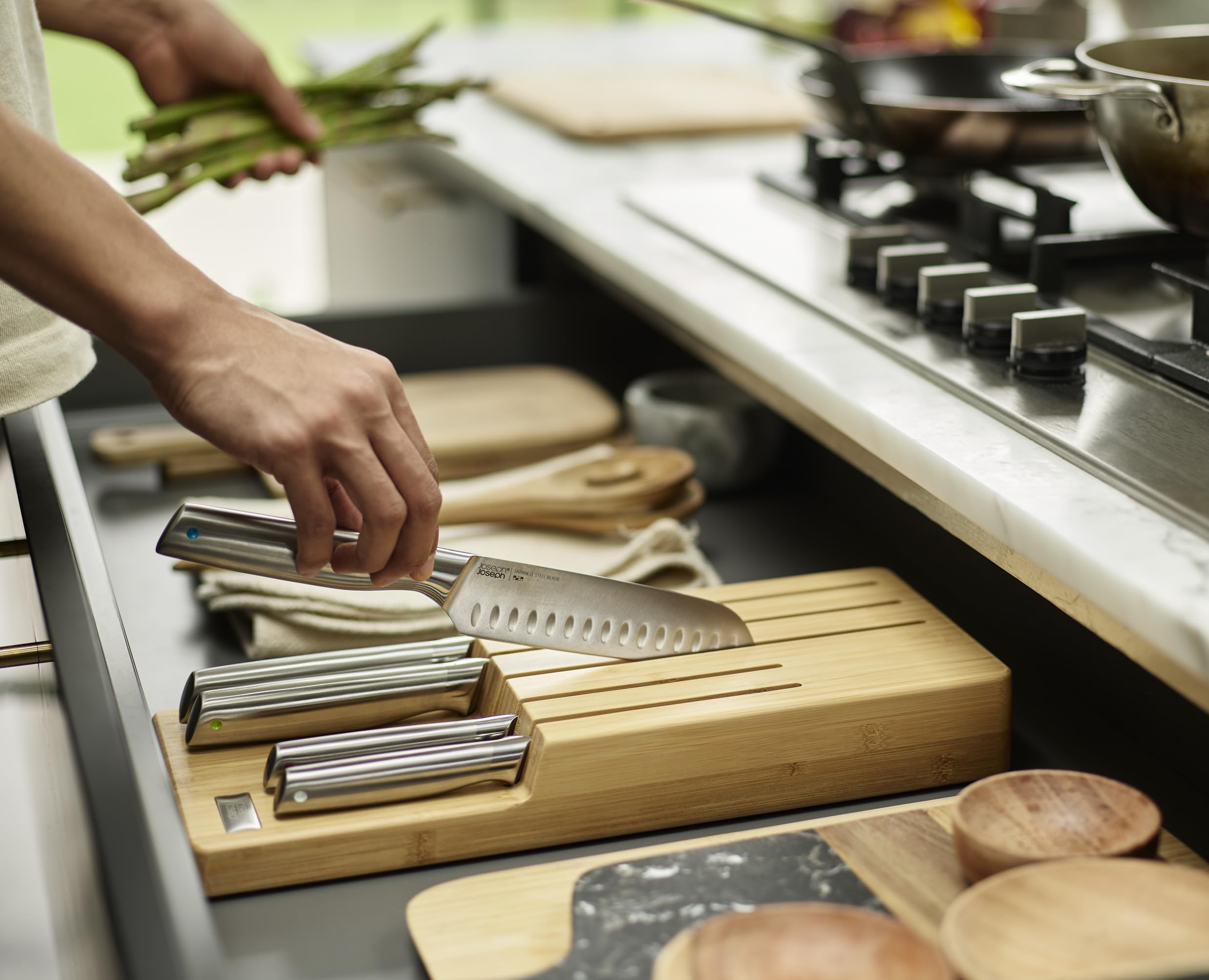 joseph-joseph-elevate-set-5-coltelli-da-cucina-in-acciaio-inox-giapponese-con-bl image 3