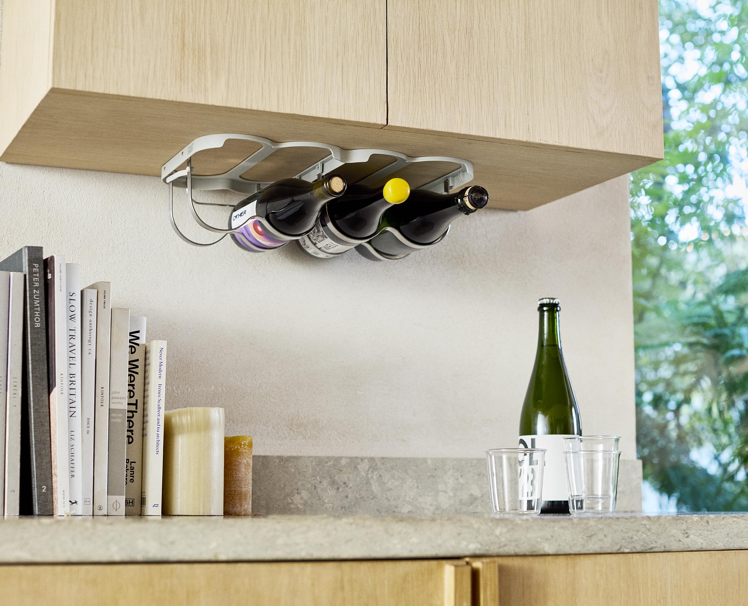 joseph-joseph-cradle-porta-bottiglie-di-vino-sottopensile-pieghevole-in-acciaio- image 3