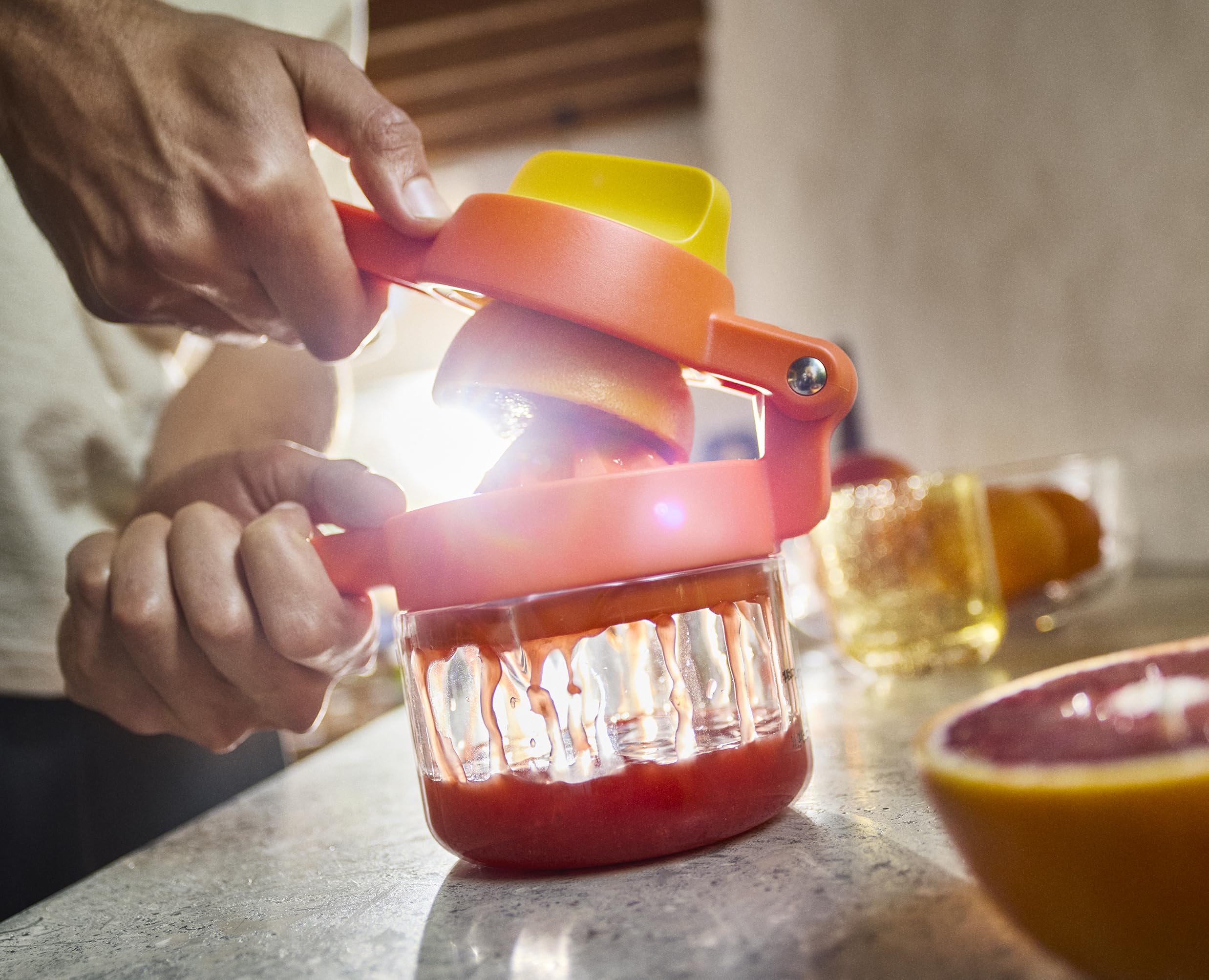 joseph-joseph-juicemax-plus-spremiagrumi-manuale-a-doppia-azione-con-misurino-30 image 3