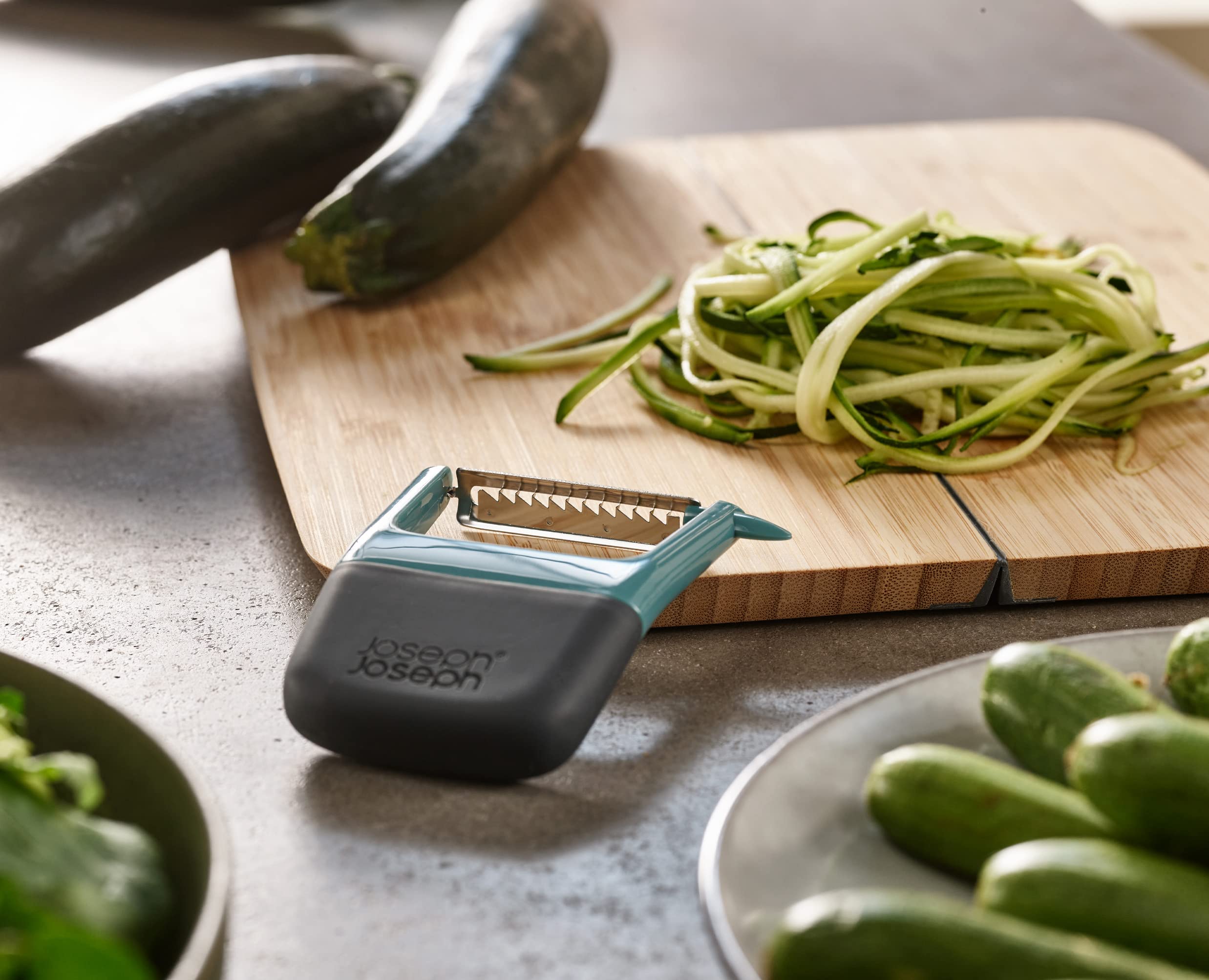 joseph-joseph-duo-pela-patate-e-verdure-julienne-multifunzione-con-impugnatura-e image 7