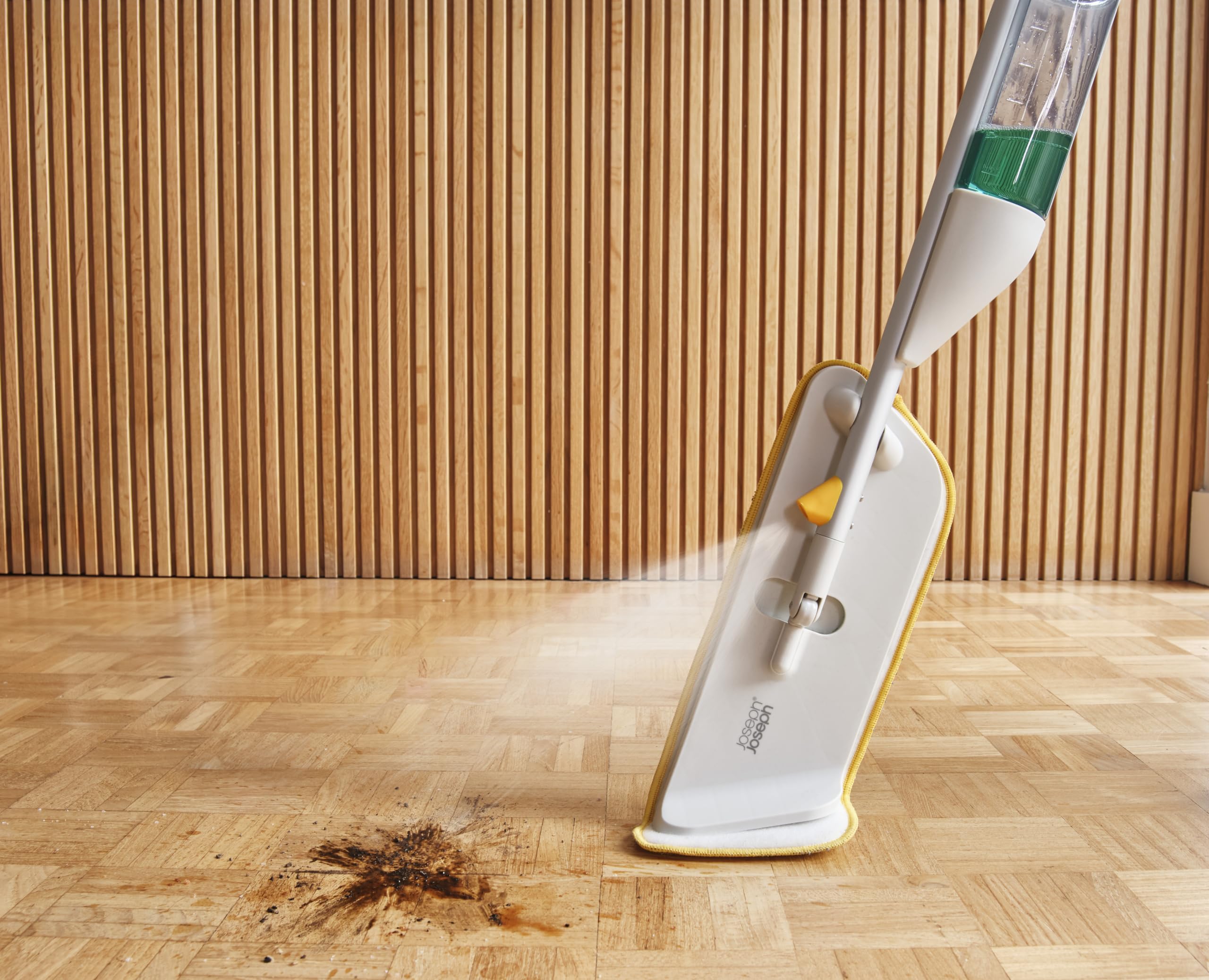 joseph-joseph-cleantech-mocio-spray-2-in-1-con-panno-in-microfibra-lavabile-test image 6