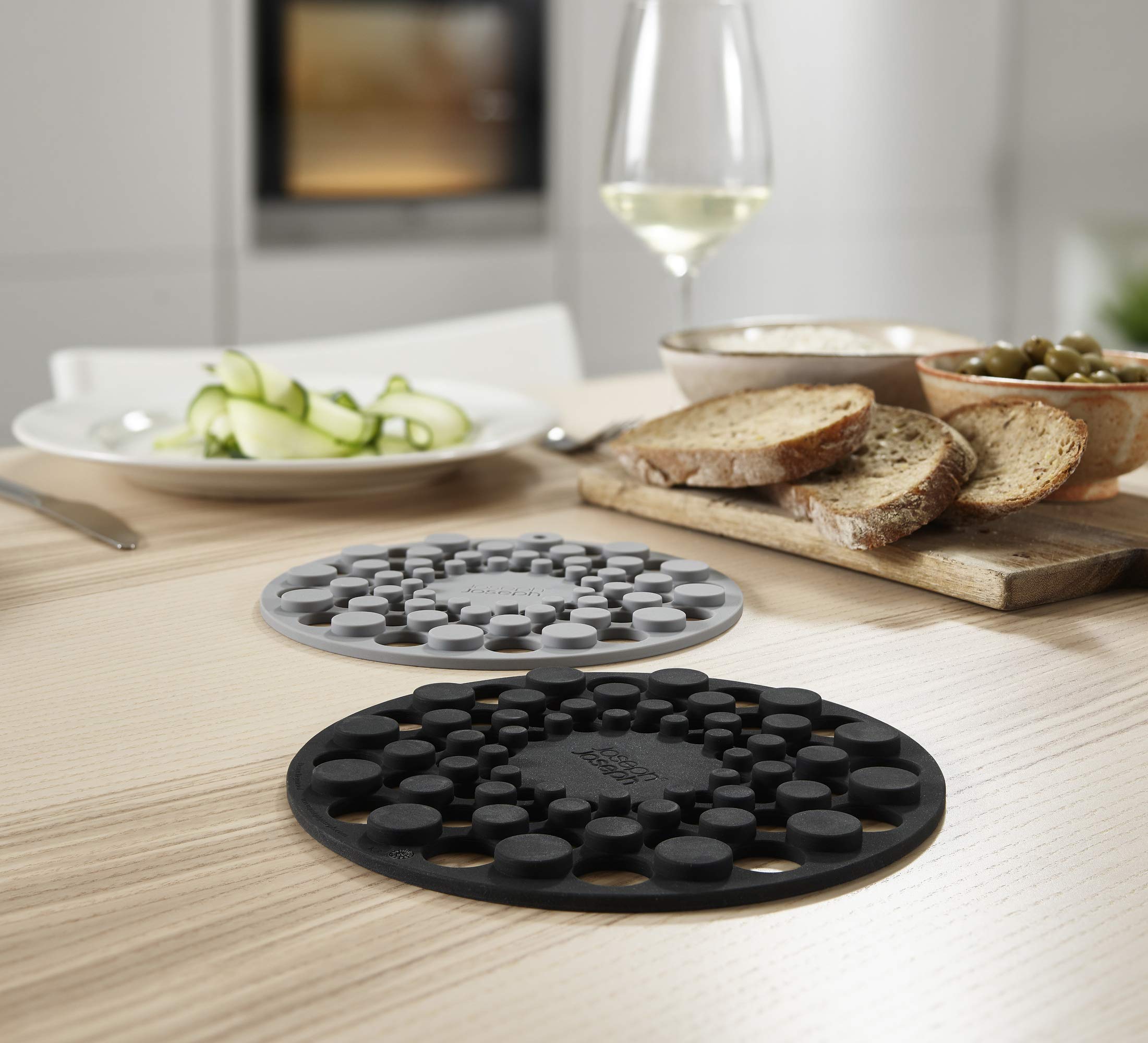joseph-joseph-spot-on-set-di-2-sottopentola-in-silicone-resistenti-al-calore-fin image 4