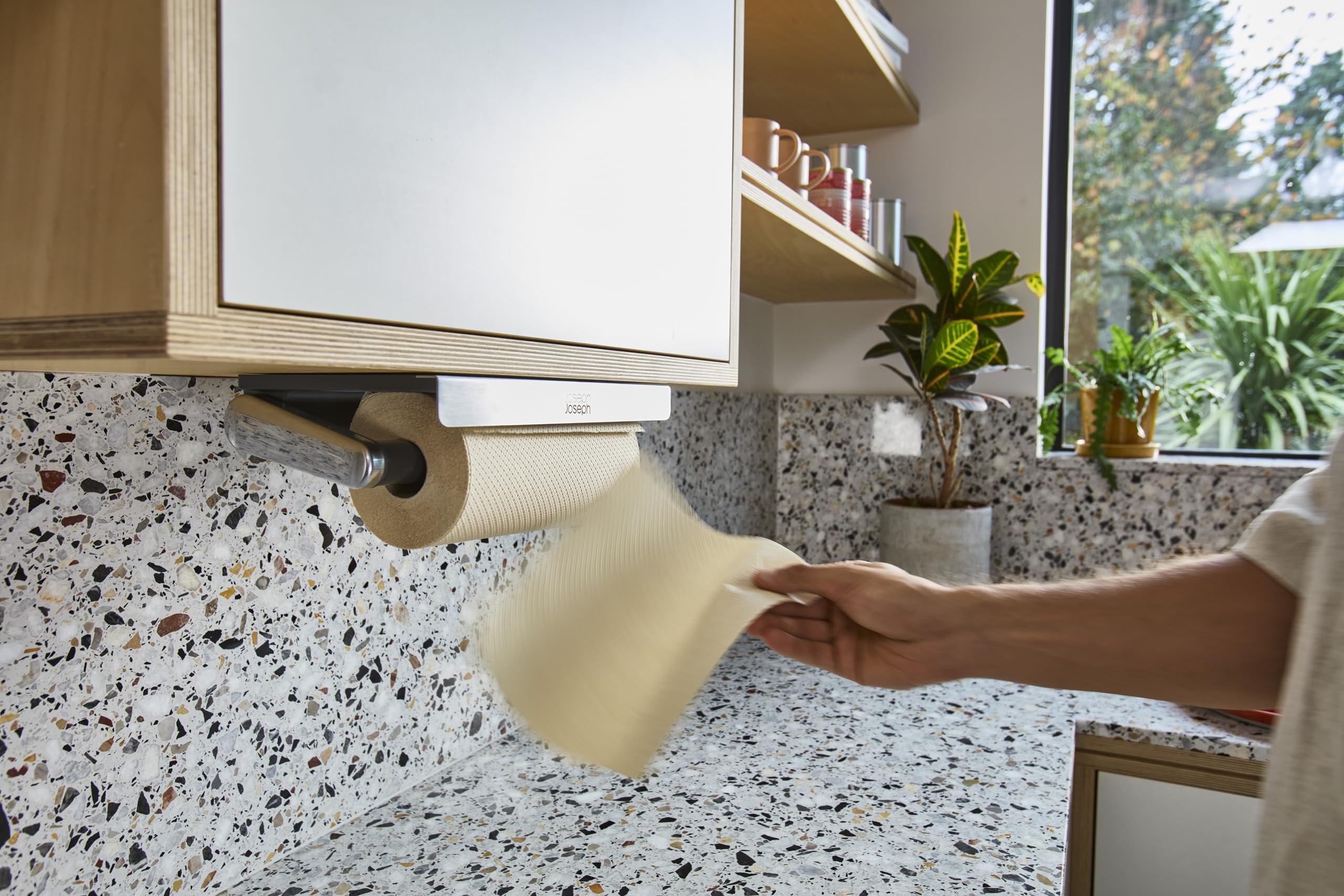 joseph-joseph-rollgrip-portarotolo-da-cucina-da-montare-sotto-l-armadio-braccio- image 3